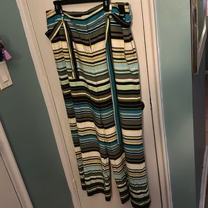 New with Tags
Palazzo multi colored pants
New York & Company
Size 16